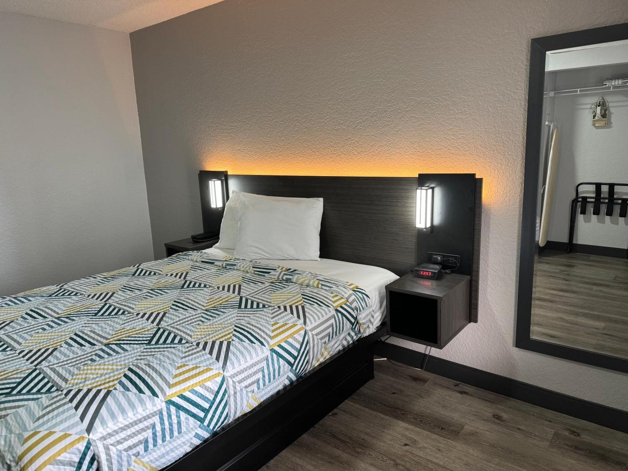 Hotel 6-west Palm Beach, Fl 2*