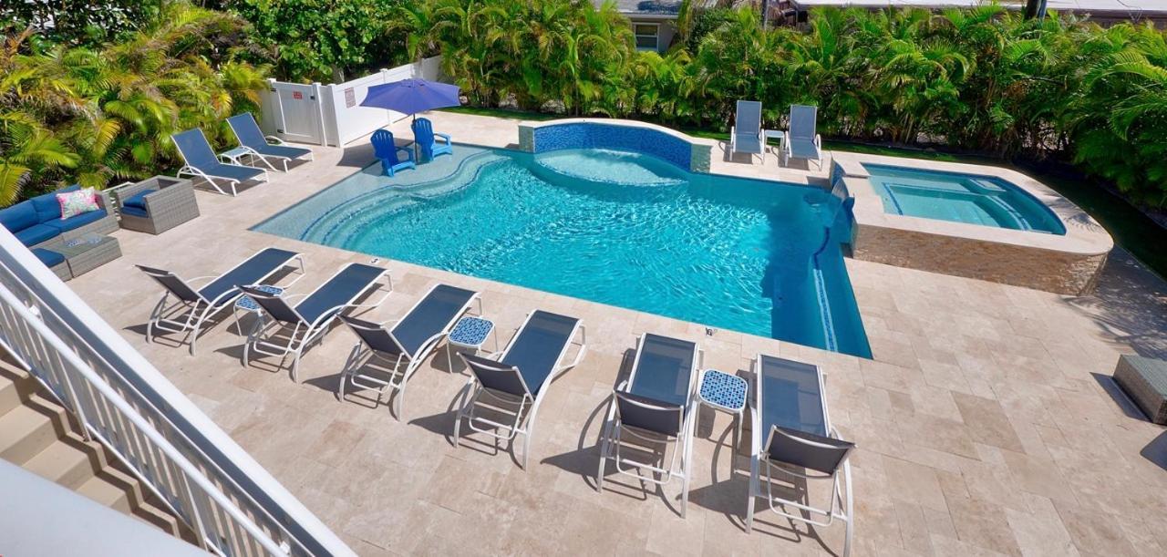 Beautiful 1 Bedroom Steps To The Beach! Apartment *