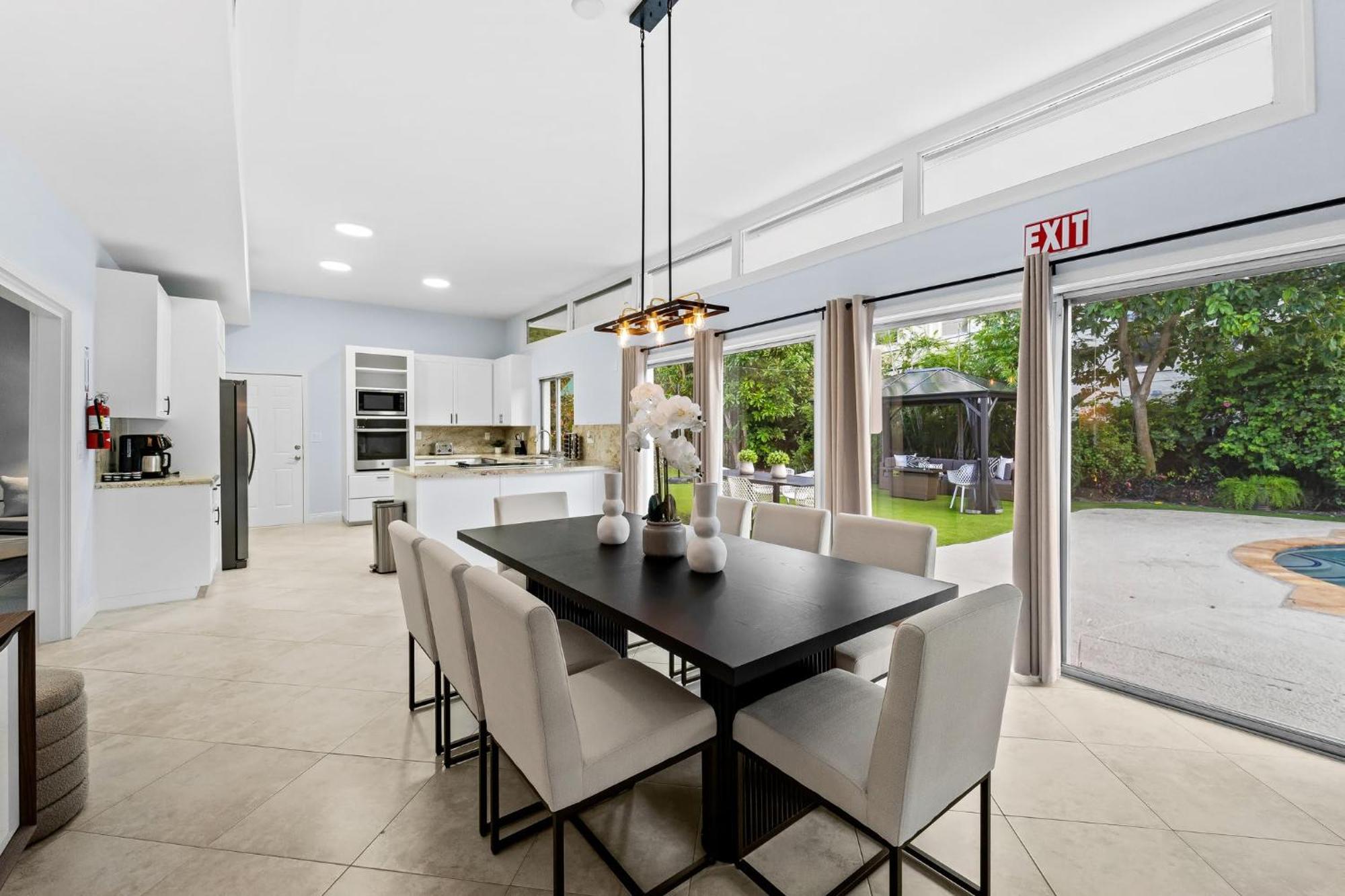 4br Intracoastal Retreat With Pool Games & West Palm Beach