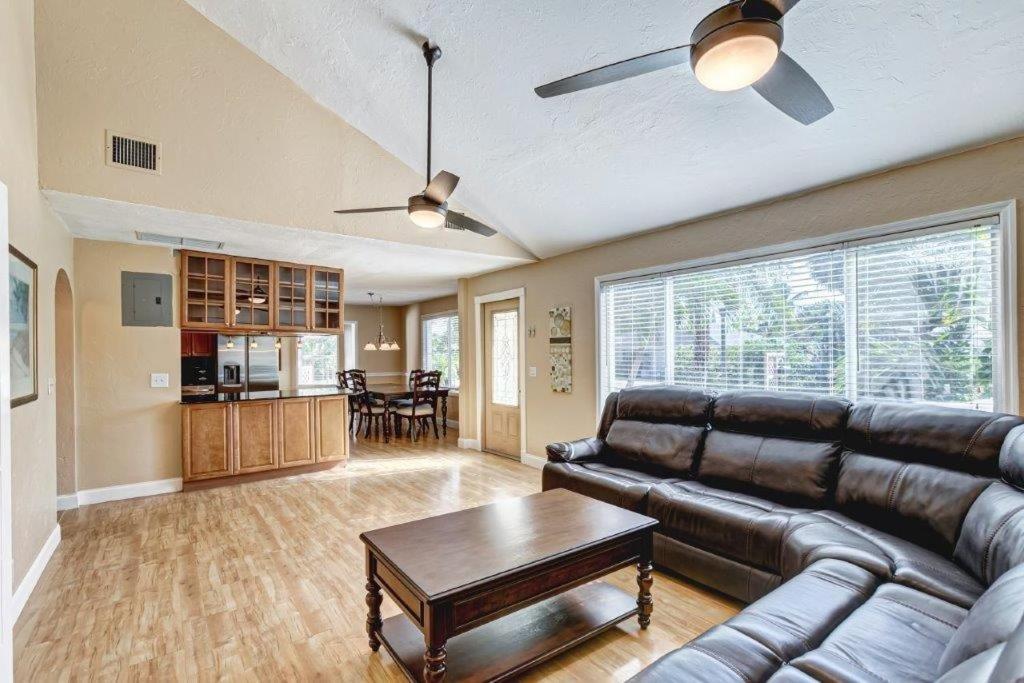 Beautifully Renovated 5 Bedroom With *