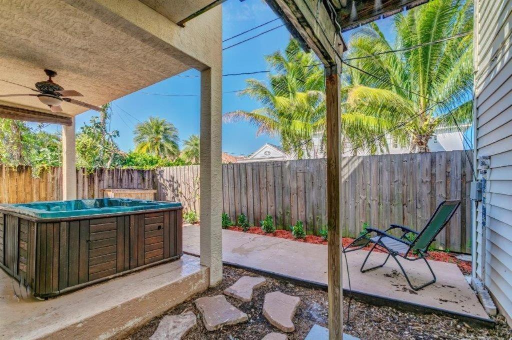 Beautifully Renovated 5 Bedroom With Holiday home West Palm Beach
