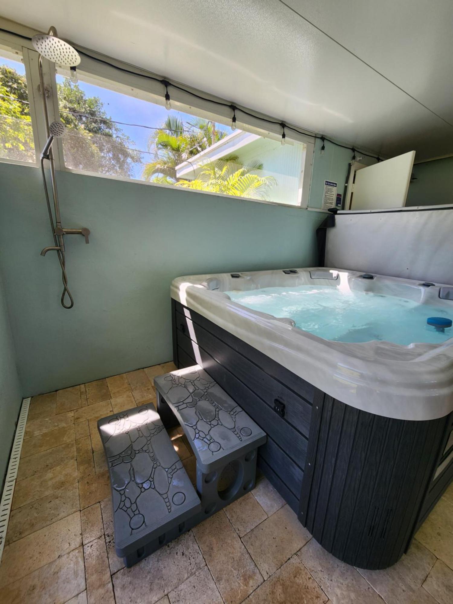 Charming Entire 6p Jacuzzi, Garden & Parking - West Palm