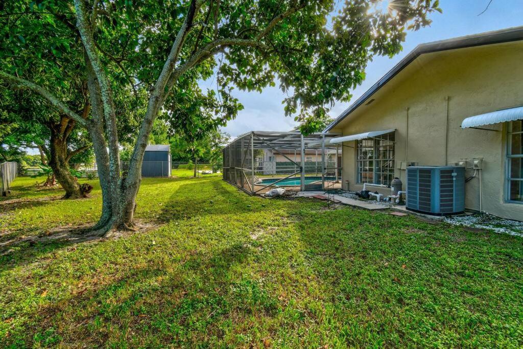 Tropical Beach & Lakefront Holiday home