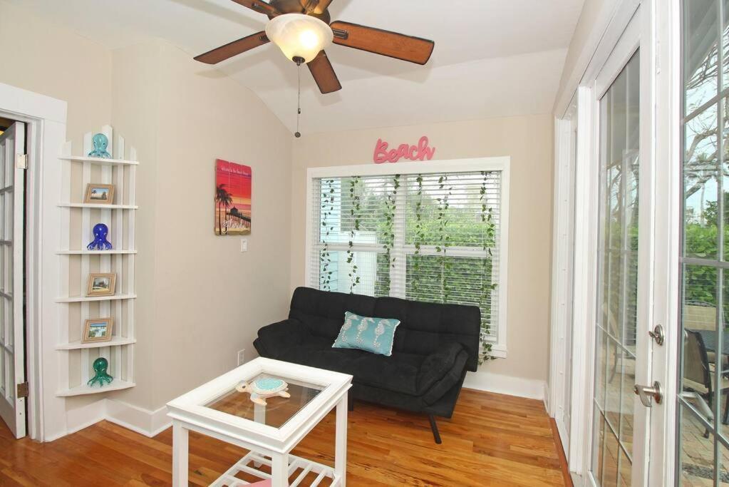 Holiday home Modern 3br, Pet-friendly, Wifi, Washer & Dryer *