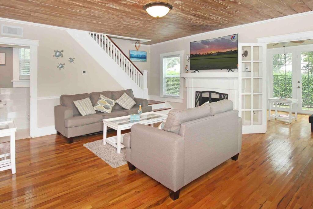 Holiday home Modern 3br, Pet-friendly, Wifi, Washer & Dryer