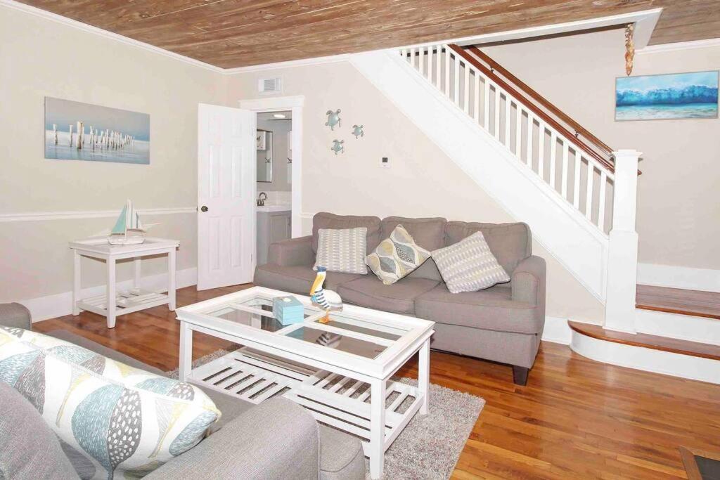 Holiday home Modern 3br, Pet-friendly, Wifi, Washer & Dryer
