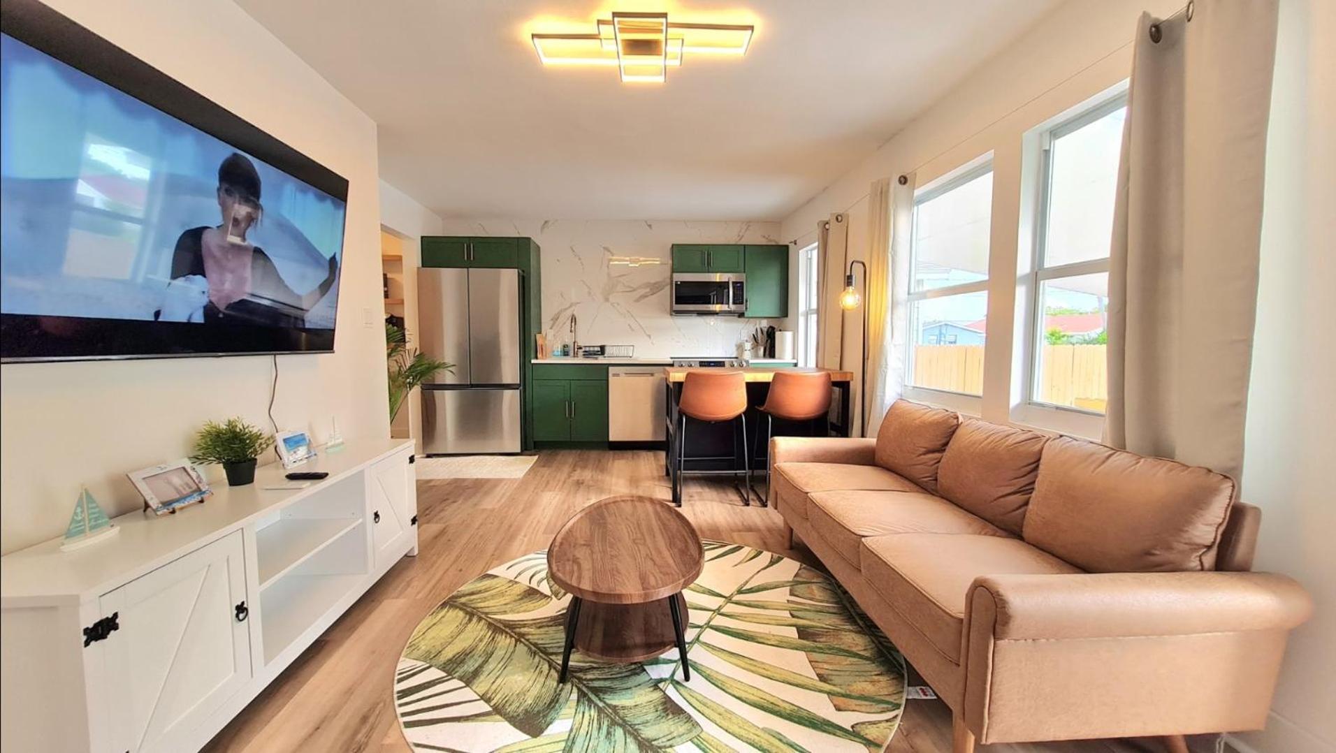 Cozy Near Airport, Brightline, Downtown & Villa *