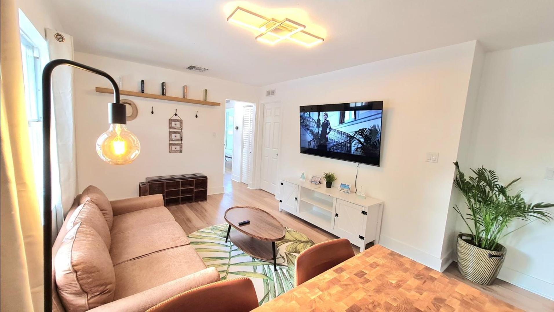 Villa Cozy Near Airport, Brightline, Downtown &