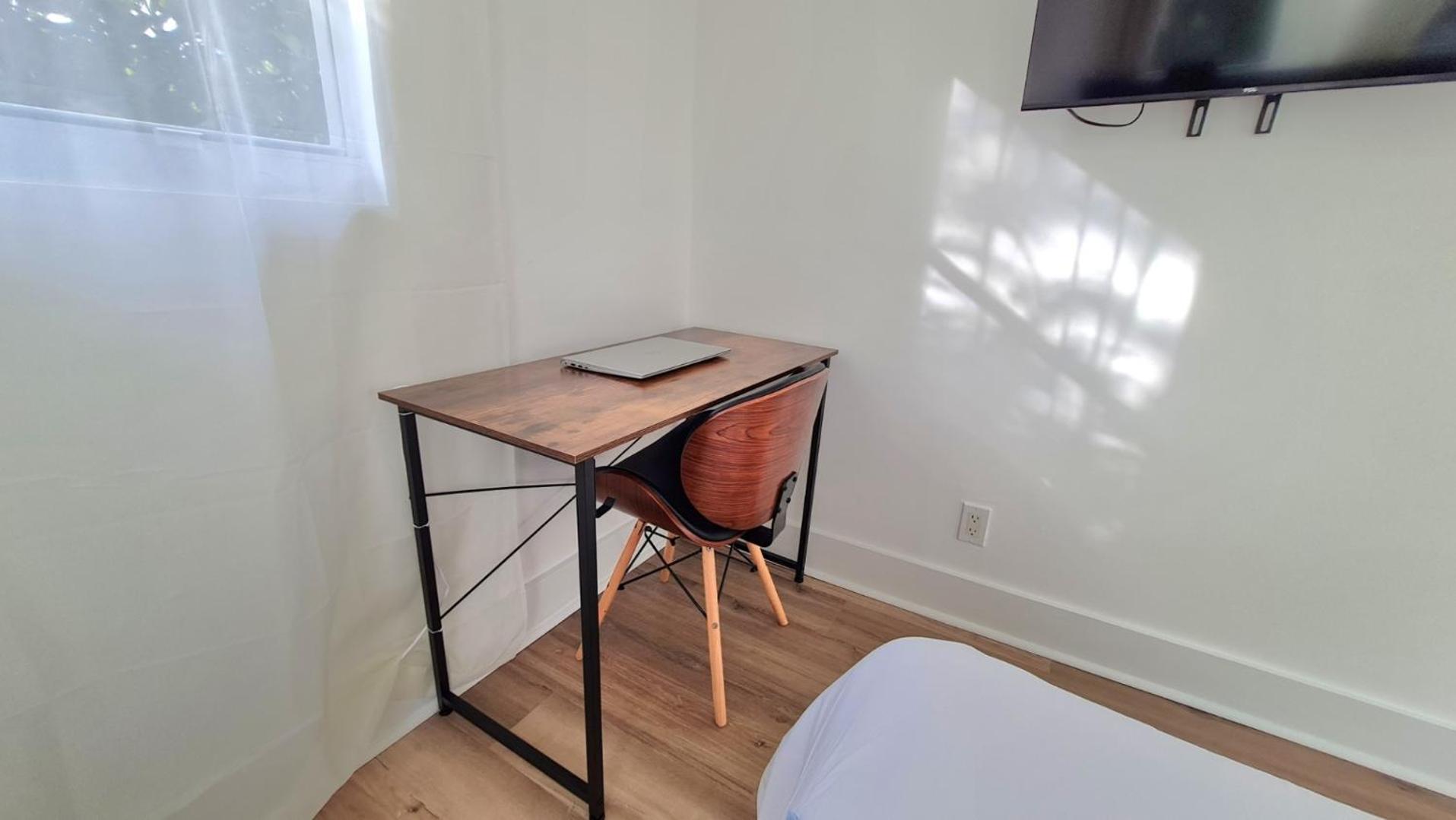 Cozy Near Airport, Brightline, Downtown & Villa *
