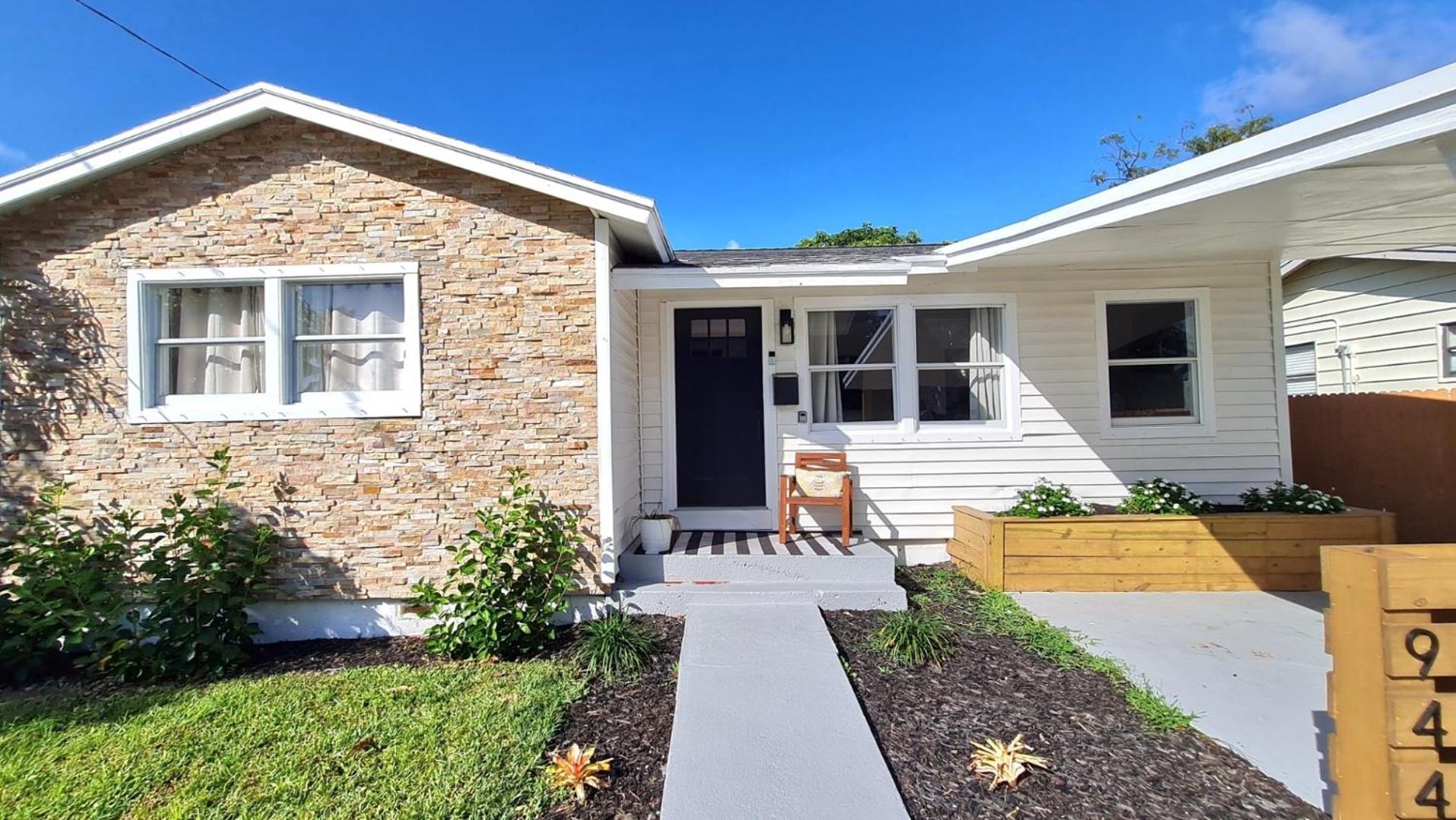 Cozy Near Airport, Brightline, Downtown & Villa