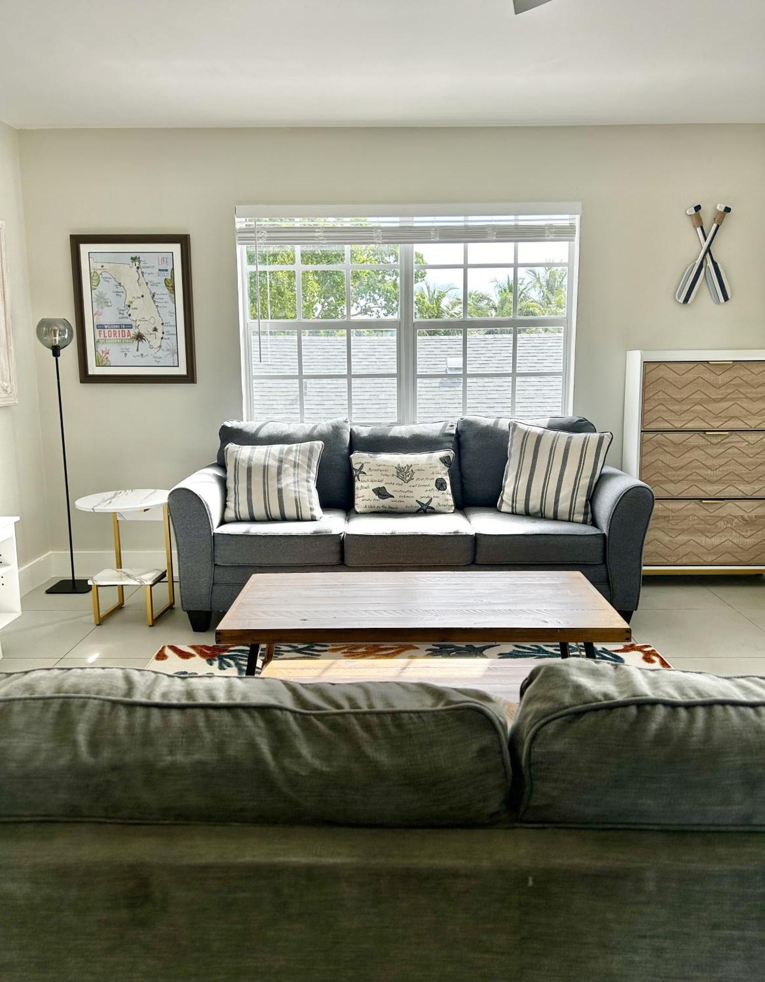 Perfect Remote Work Spot! Close To Everything! *