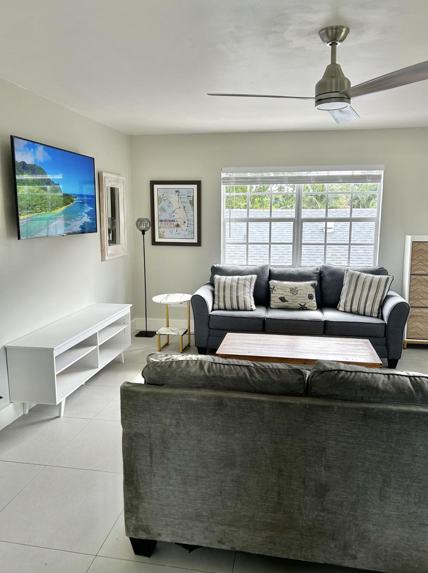 Apartment Perfect Remote Work Spot! Close To Everything!