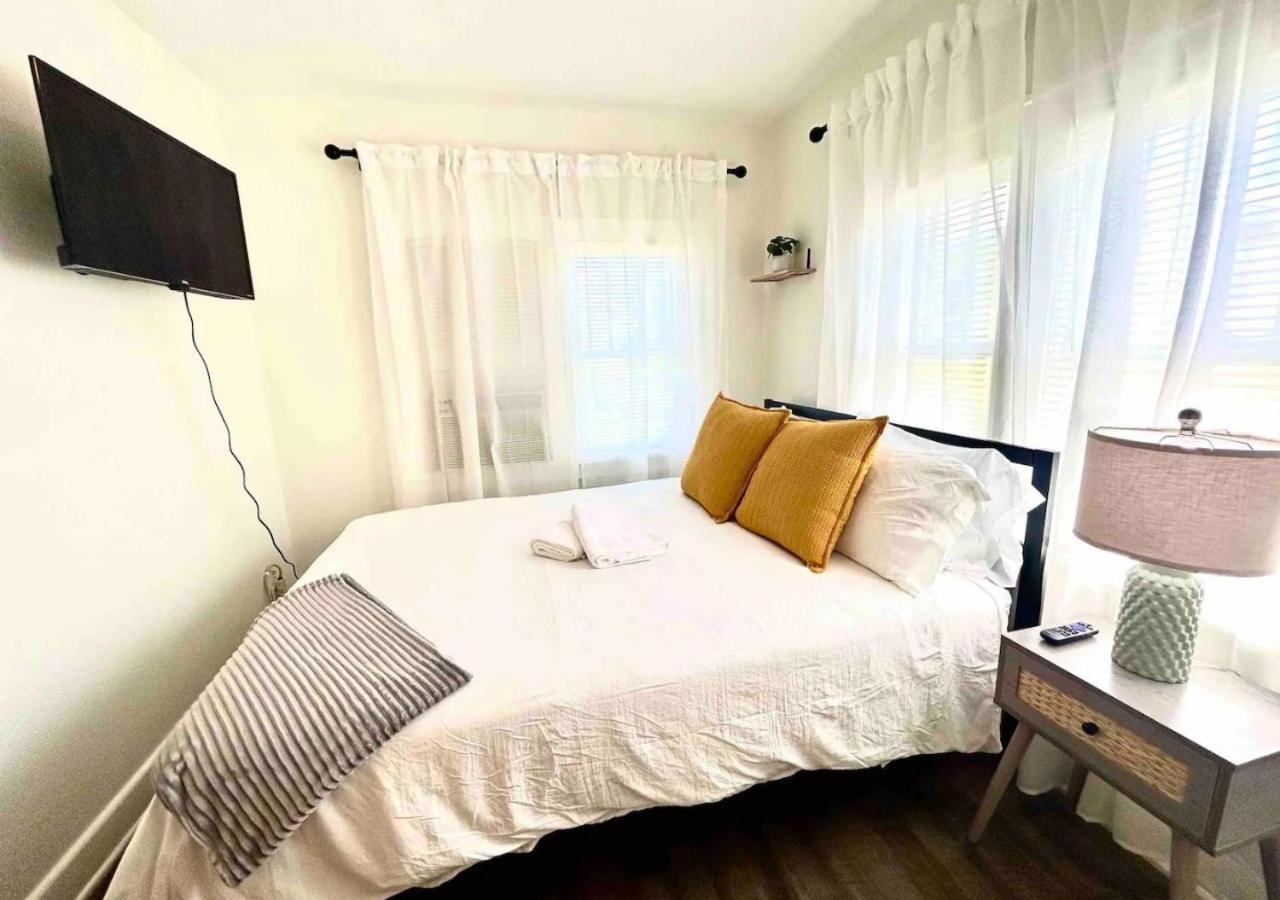 Cozy 2 Bedroom Near Local Hotspots West Palm Beach