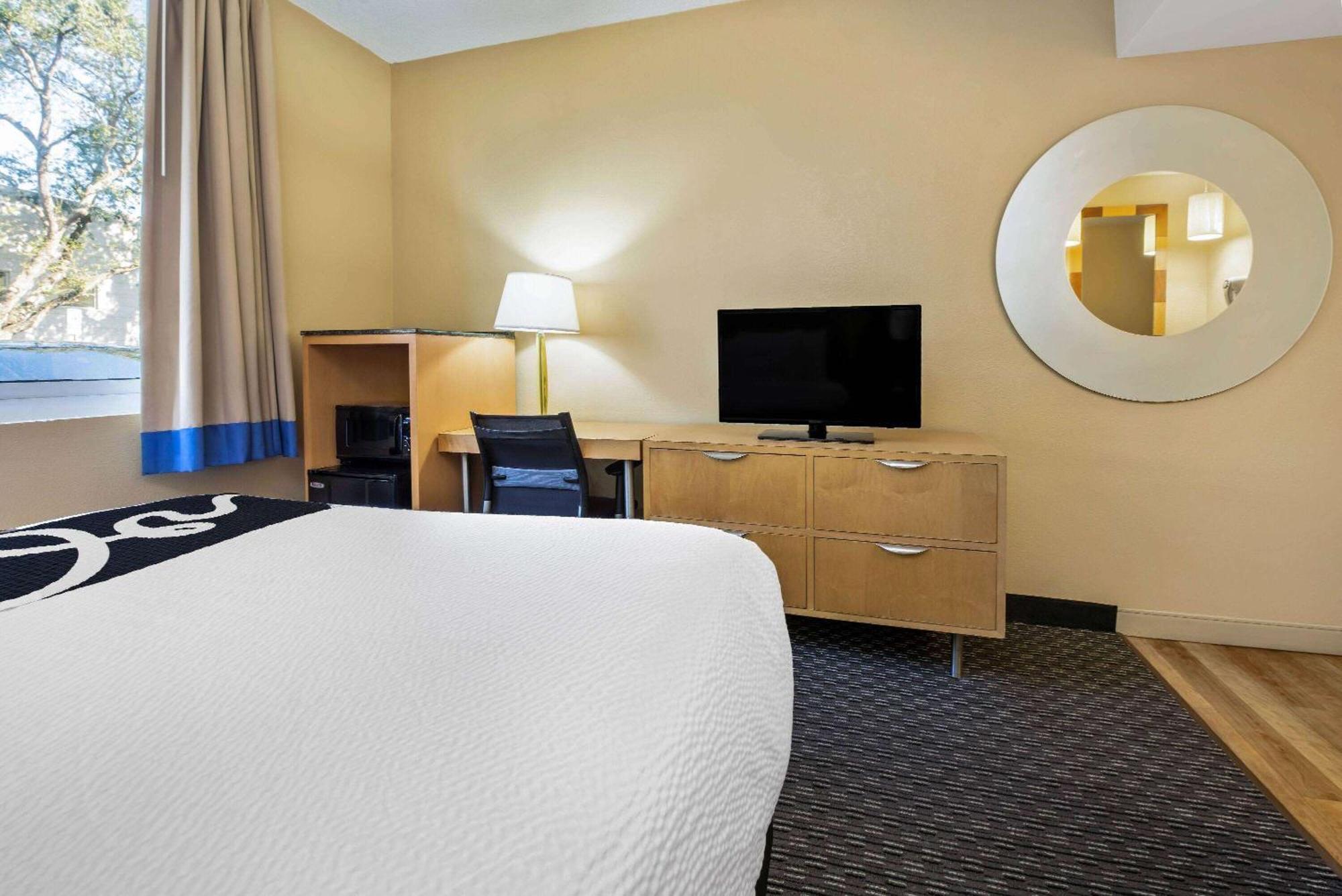 Hotel La Quinta By Wyndham West Palm Airport