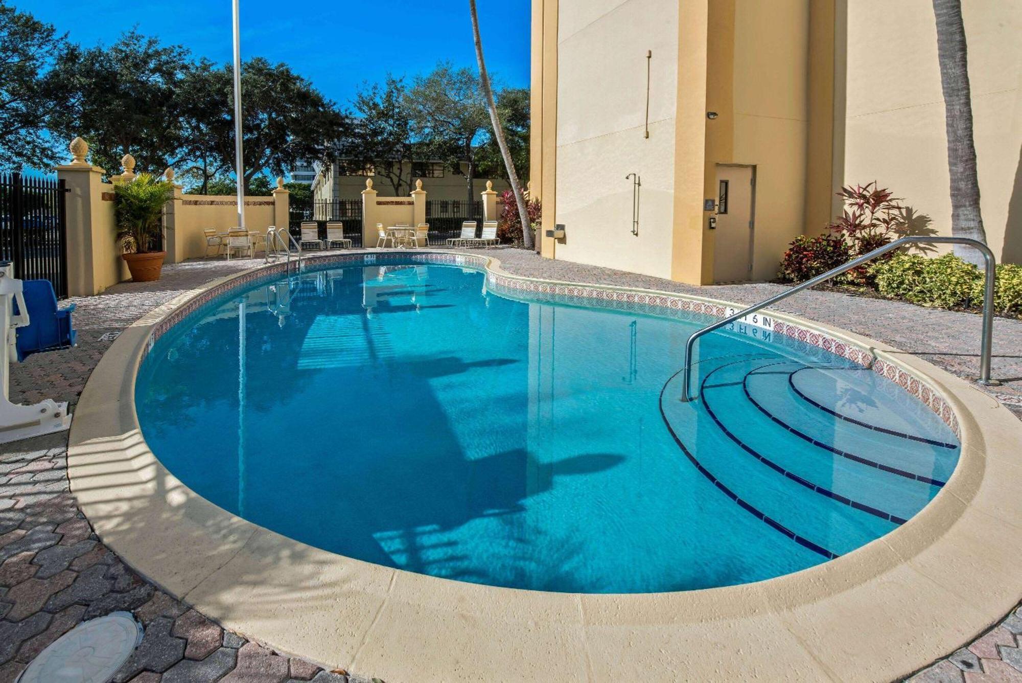 Hotel La Quinta By Wyndham West Palm Airport