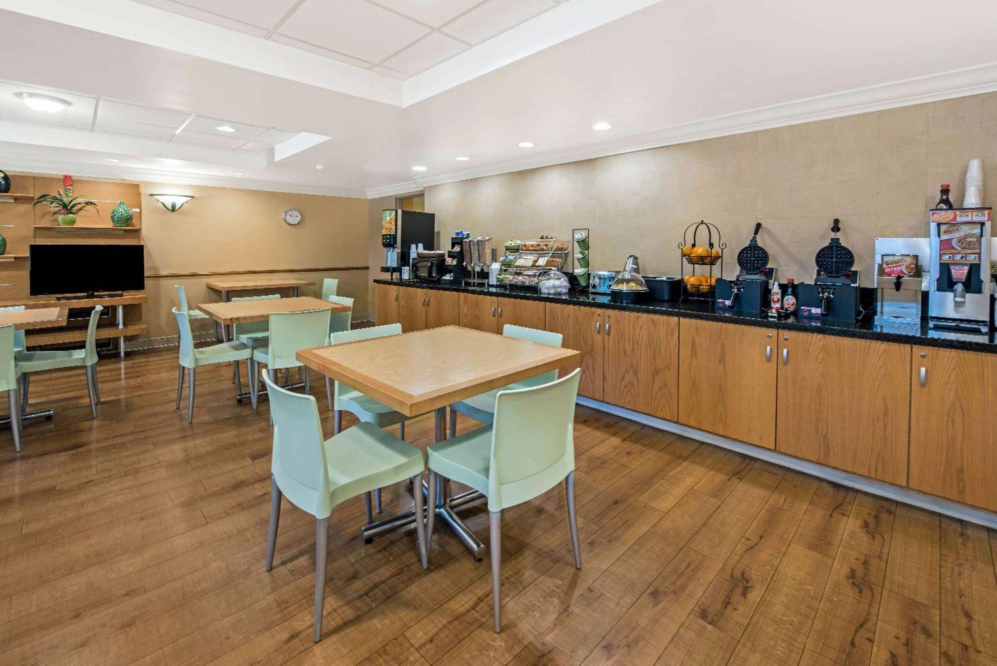 La Quinta By Wyndham West Palm Airport