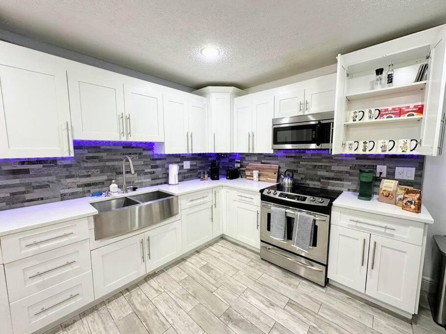 S&h Unlimited West Palm 3 Bedroom Spacious House West Palm Beach