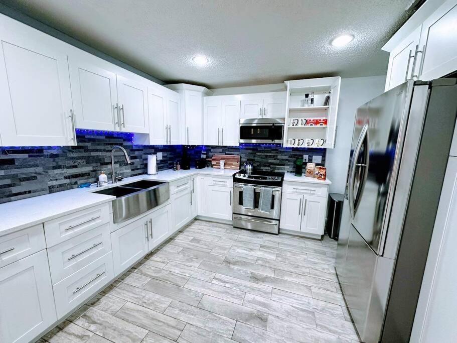 S&h Unlimited West Palm 3 Bedroom Spacious House West Palm Beach