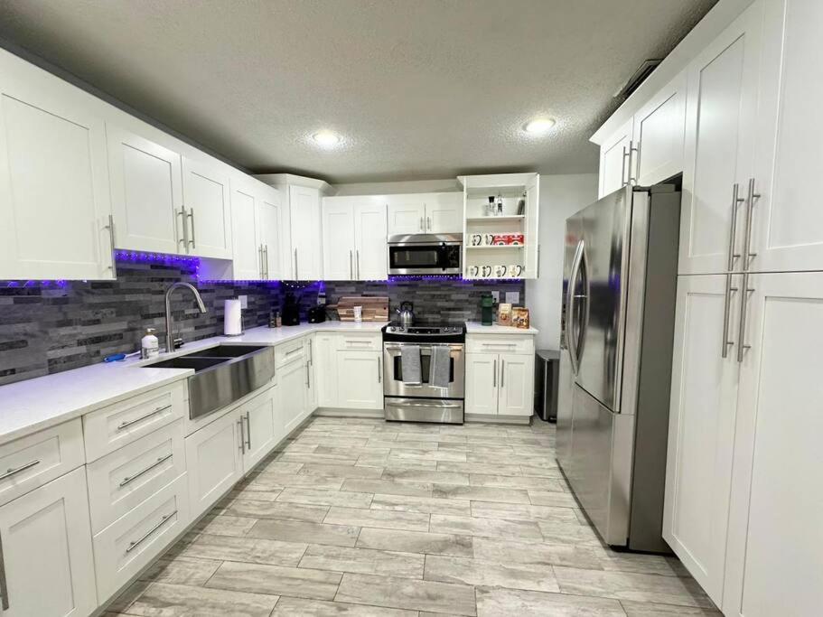 S&h Unlimited West Palm 3 Bedroom Spacious House Holiday home West Palm Beach