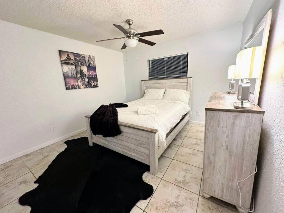 S&h Unlimited West Palm 3 Bedroom Spacious House Holiday home *