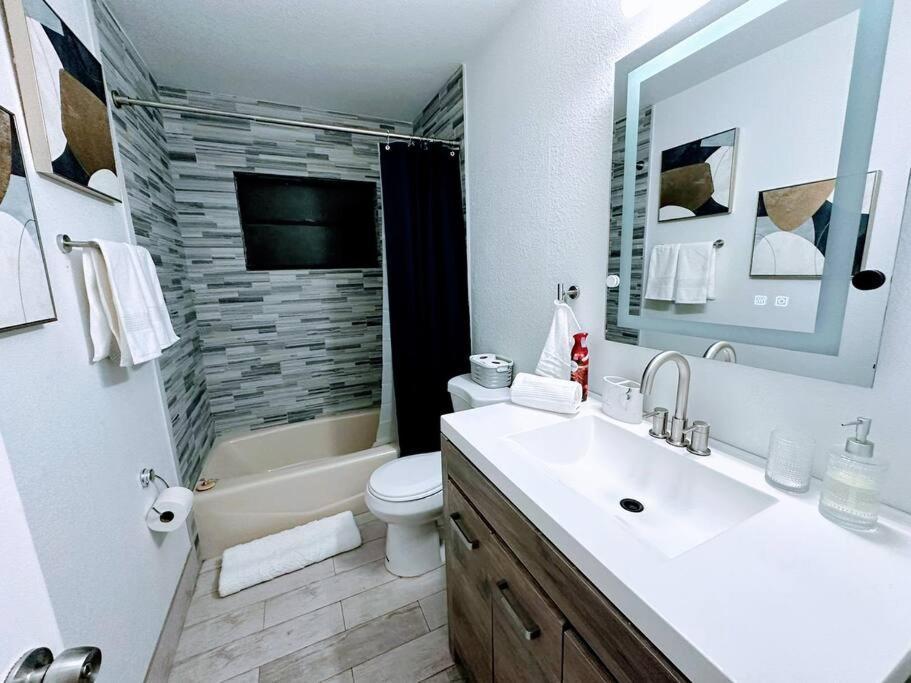 S&h Unlimited West Palm 3 Bedroom Spacious House *