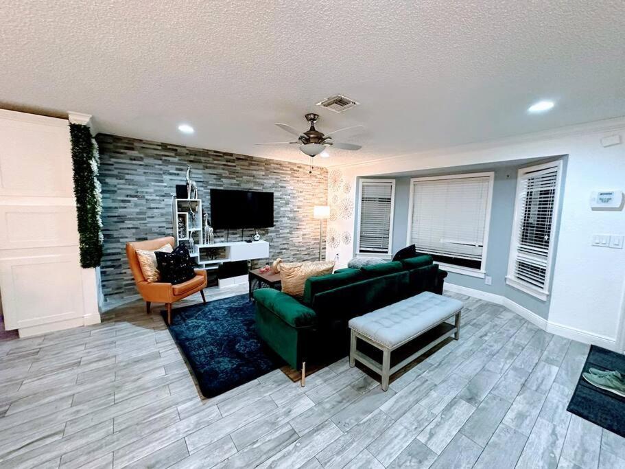 S&h Unlimited West Palm 3 Bedroom Spacious House West Palm Beach