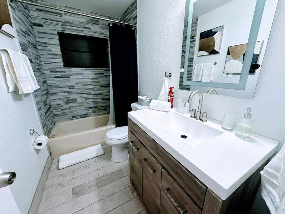 S&h Unlimited West Palm 3 Bedroom Spacious House * West Palm Beach