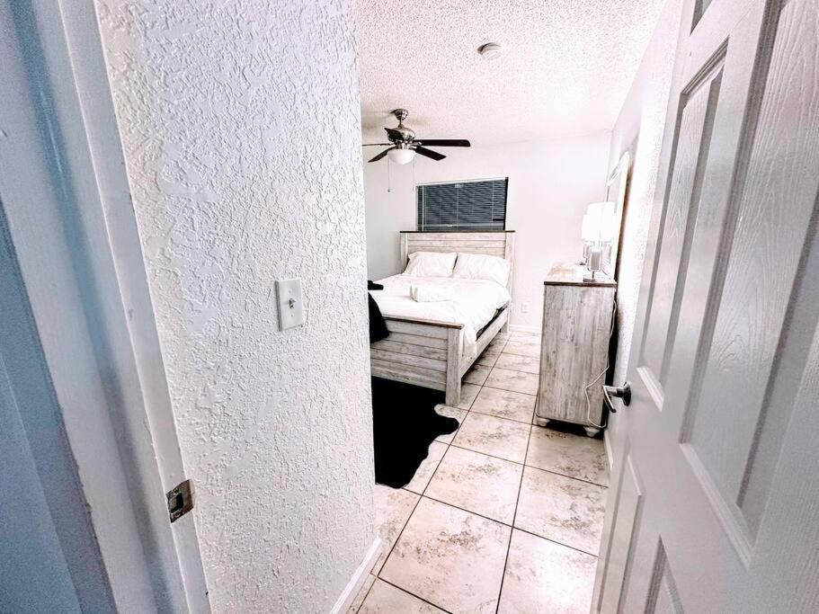S&h Unlimited West Palm 3 Bedroom Spacious House