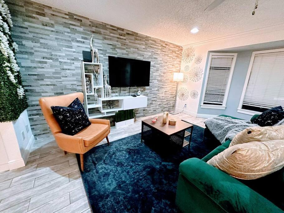S&h Unlimited West Palm 3 Bedroom Spacious House * West Palm Beach
