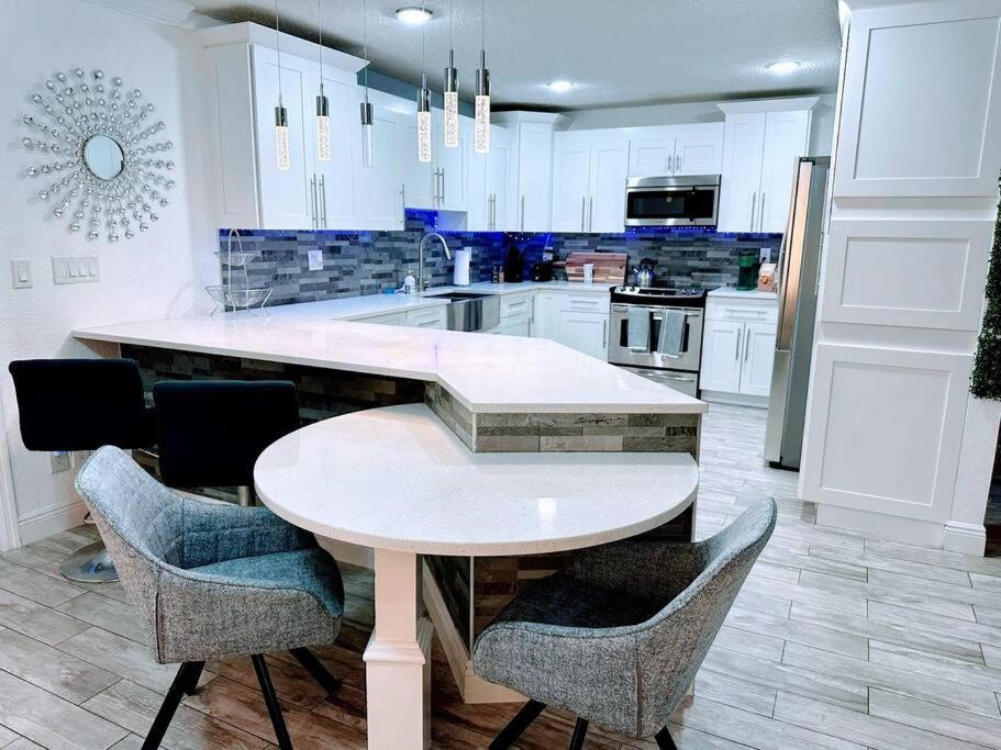 S&h Unlimited West Palm 3 Bedroom Spacious House Holiday home *