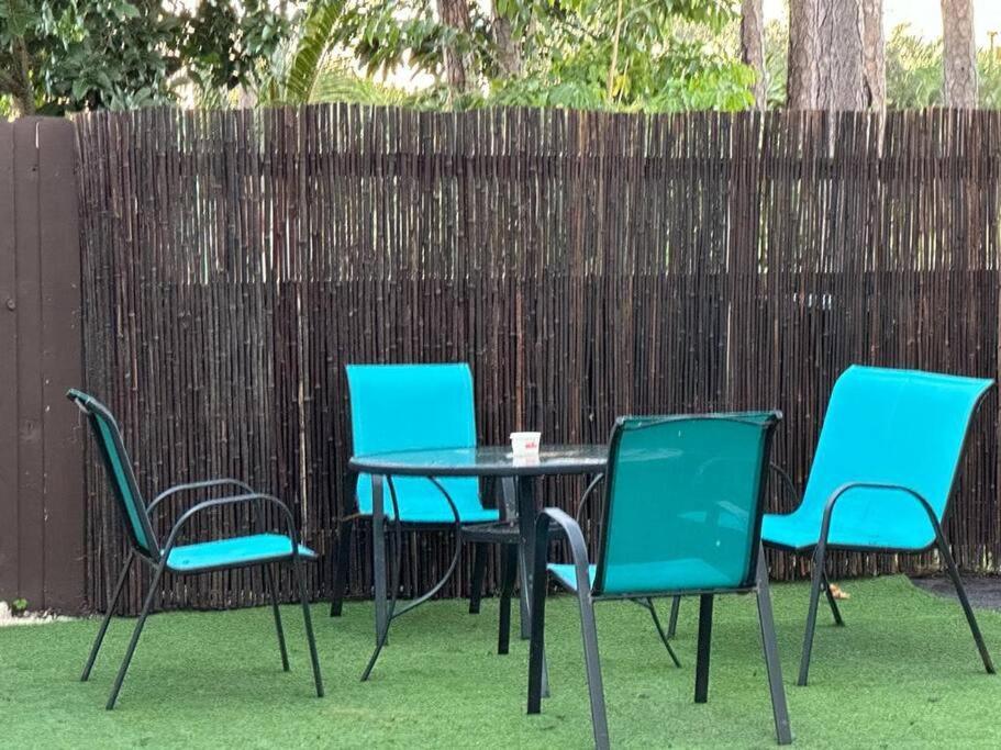 S&h Unlimited West Palm 3 Bedroom Spacious House Holiday home West Palm Beach