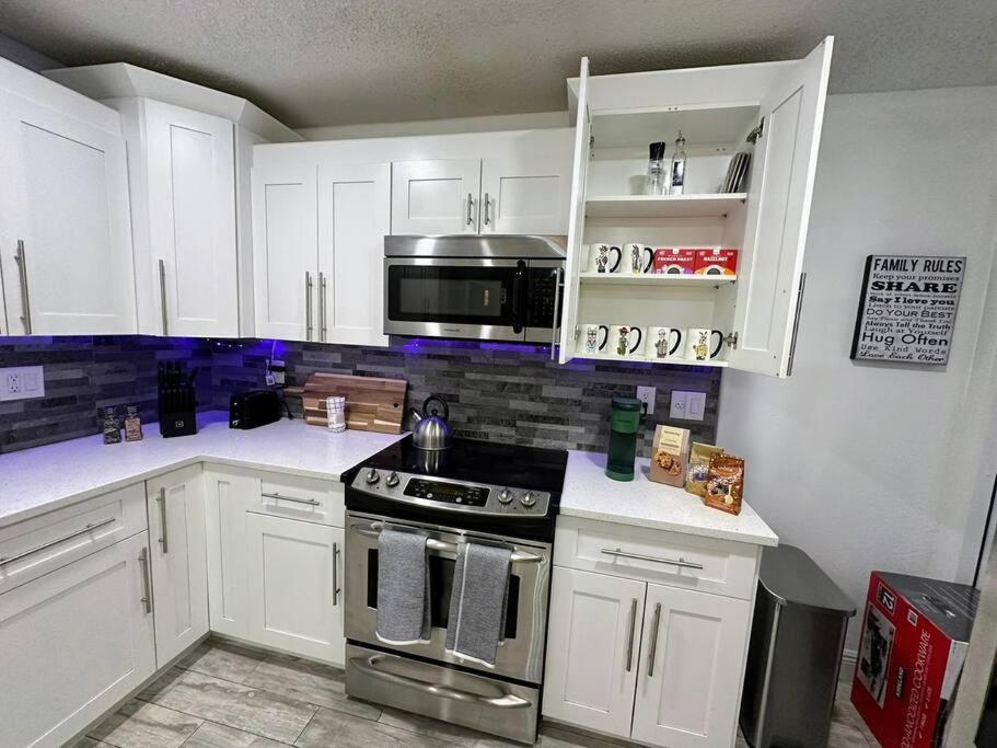 S&h Unlimited West Palm 3 Bedroom Spacious House Holiday home