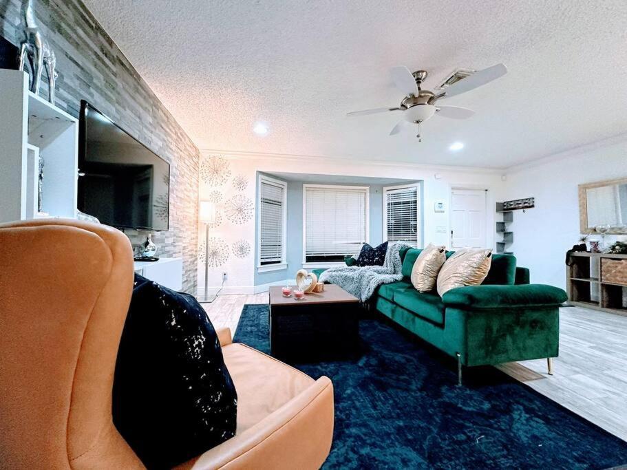 S&h Unlimited West Palm 3 Bedroom Spacious House * West Palm Beach