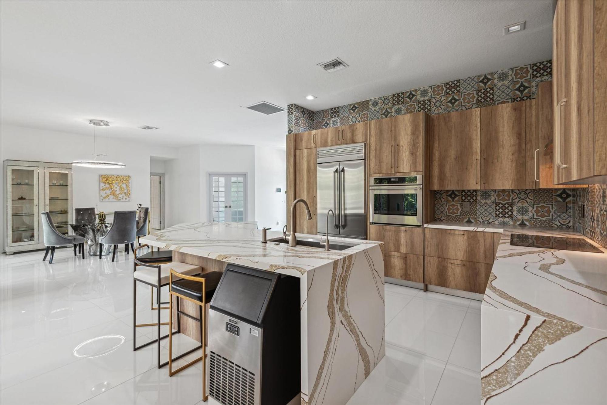 Luxury Modern Waterfront House In Location! King Bed & Close To Holiday home West Palm Beach