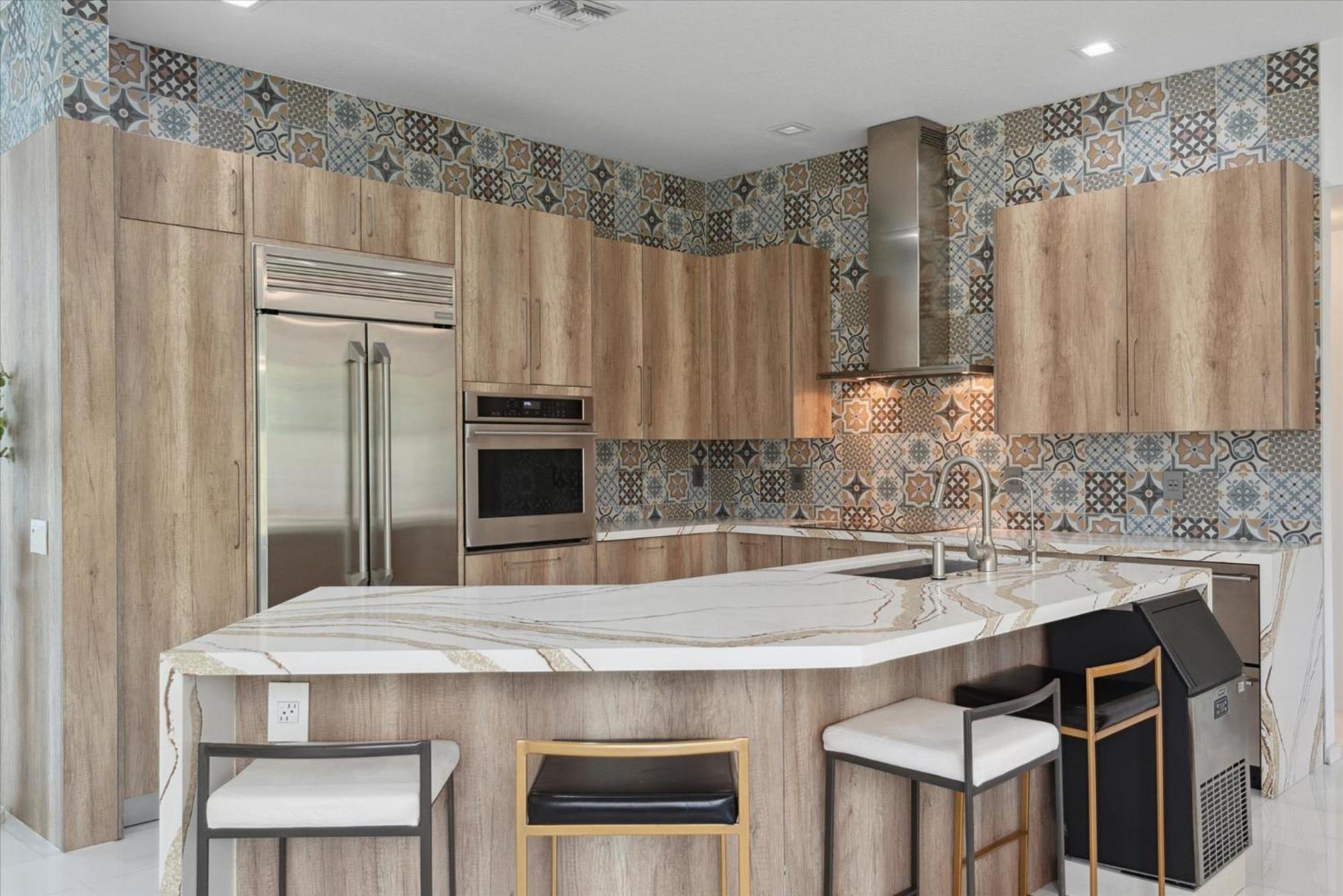 Luxury Modern Waterfront House In Location! King Bed & Close To Holiday home