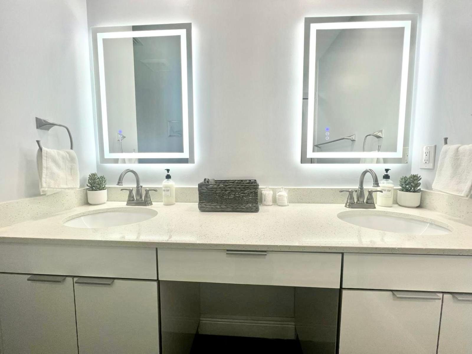 Spacious Convenient 2/2, Perfect For Groups In Wpb