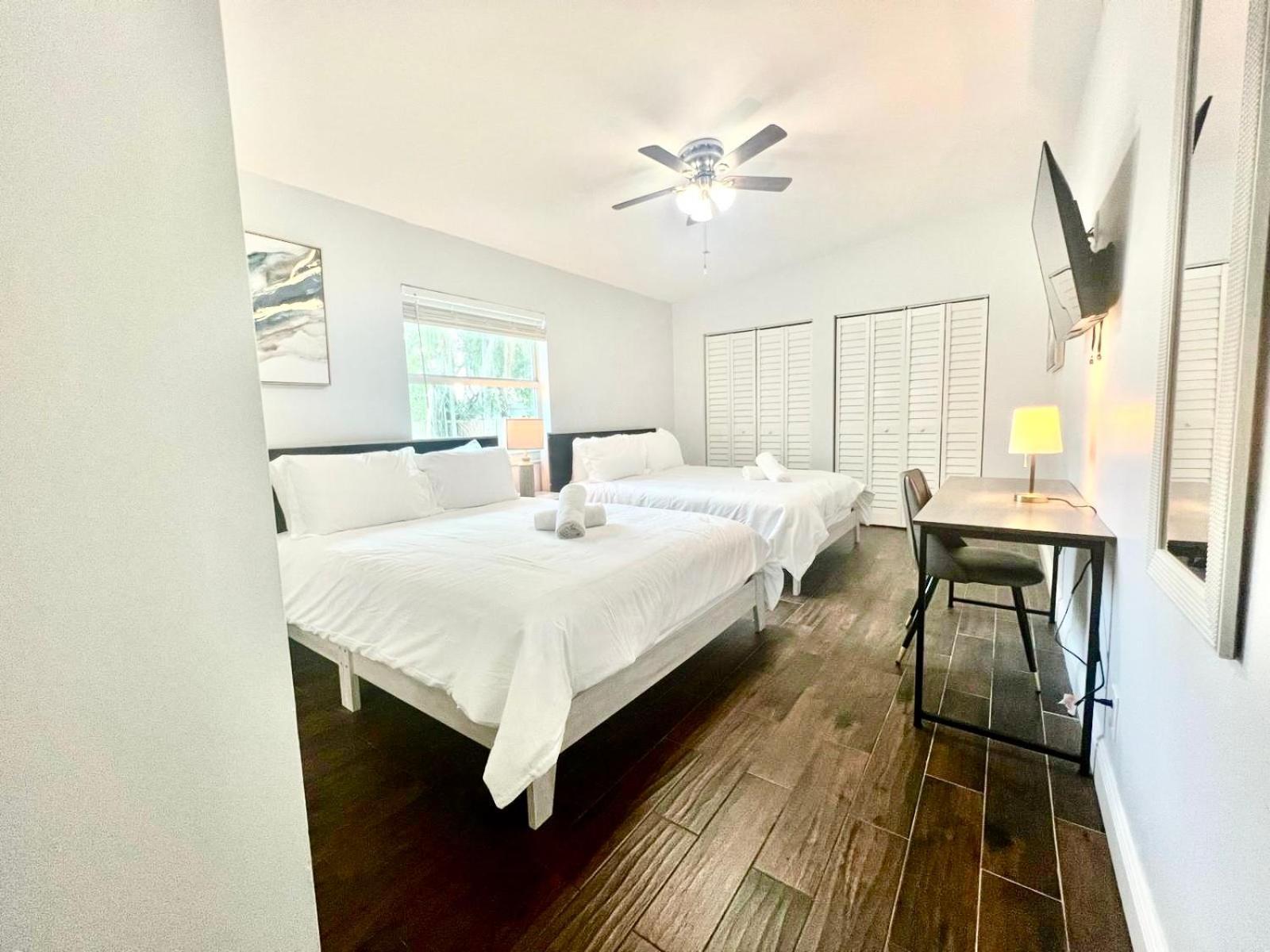 Spacious Convenient 2/2, Perfect For Groups In Wpb Apartment *