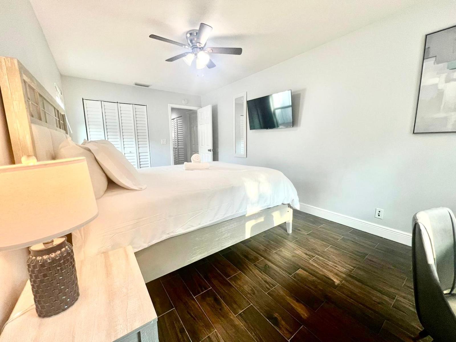 Apartment Spacious Convenient 2/2, Perfect For Groups In Wpb *
