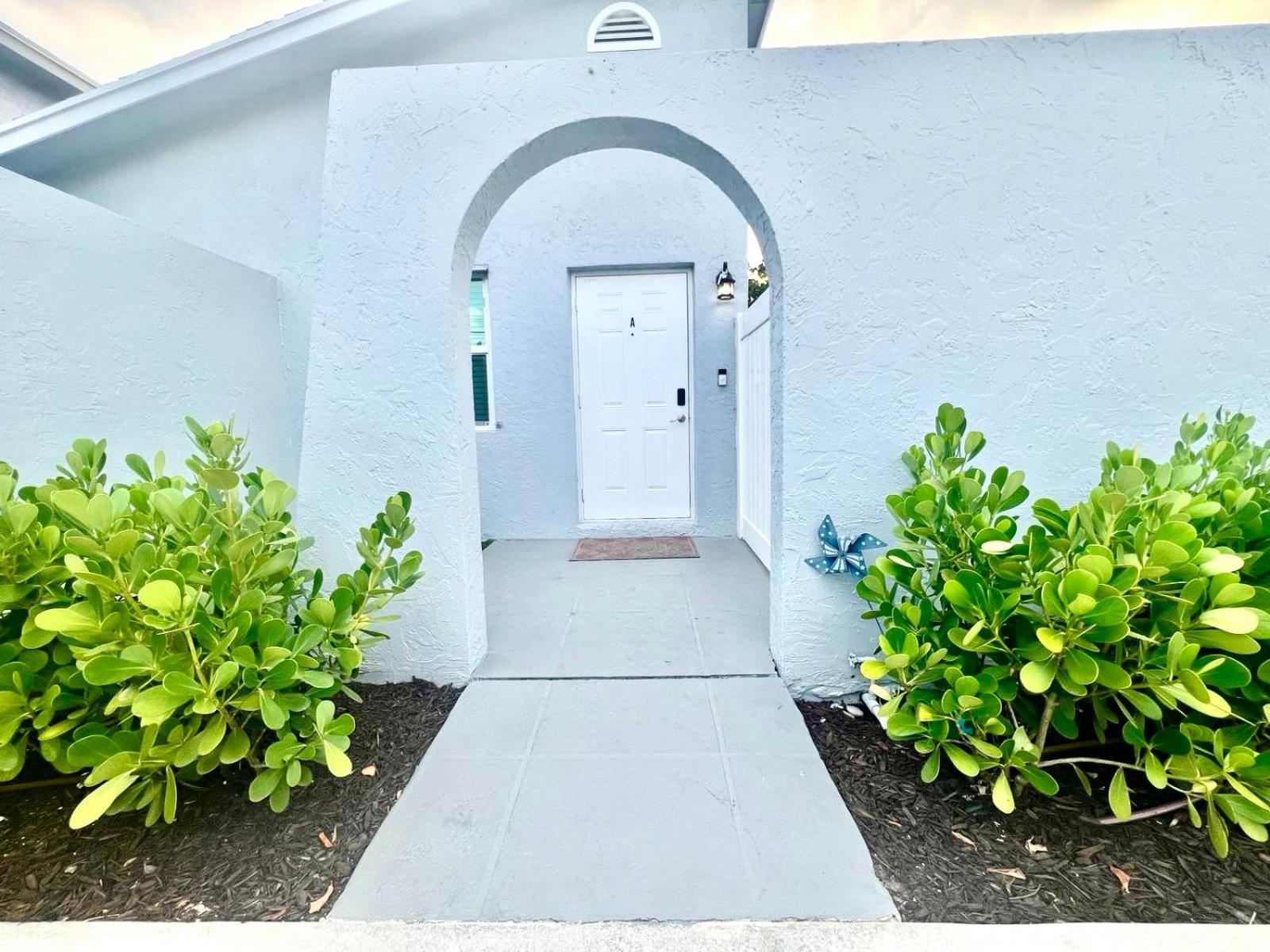 Spacious Convenient 2/2, Perfect For Groups In Wpb * West Palm Beach