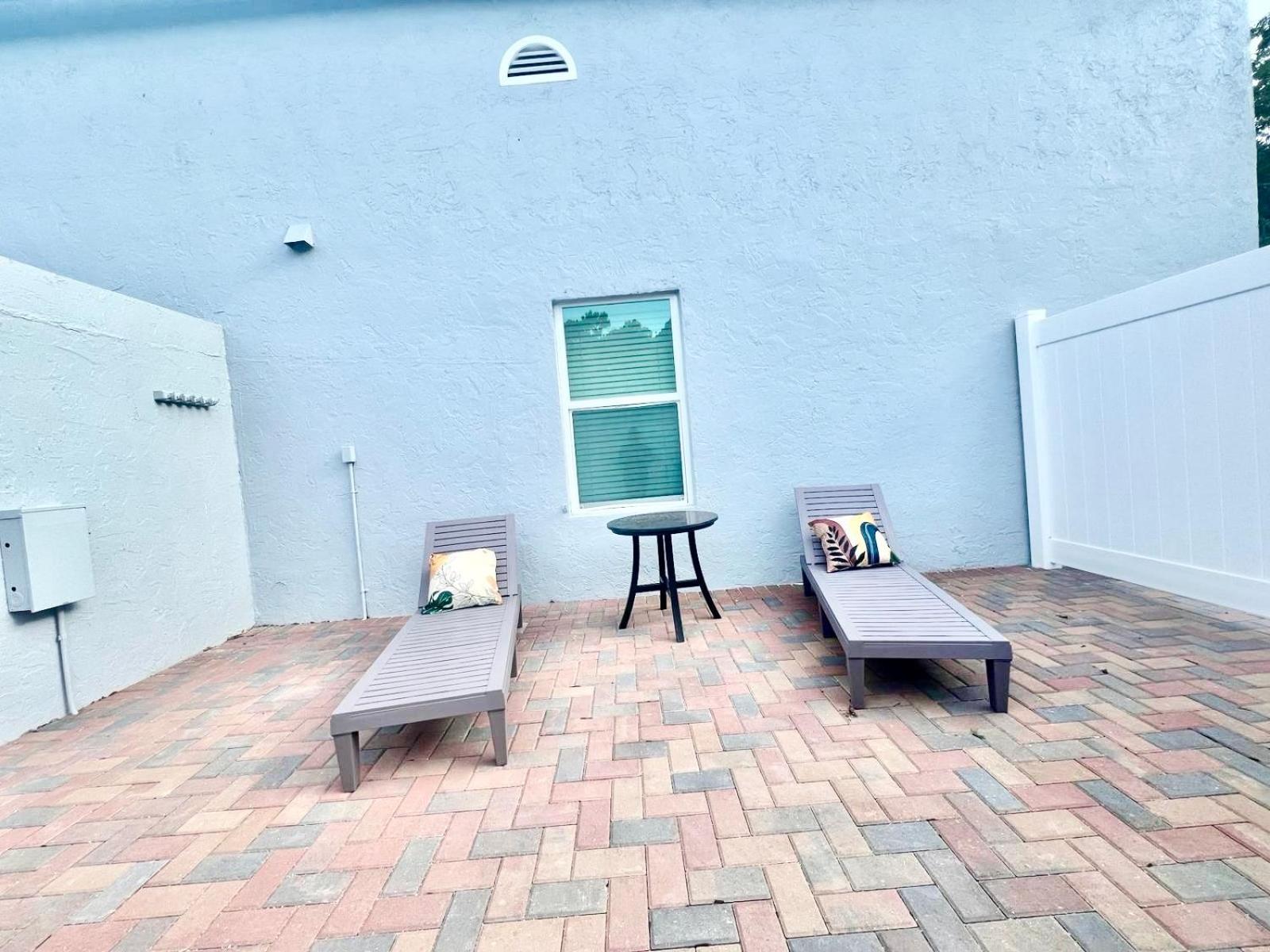 Spacious Convenient 2/2, Perfect For Groups In Wpb Apartment