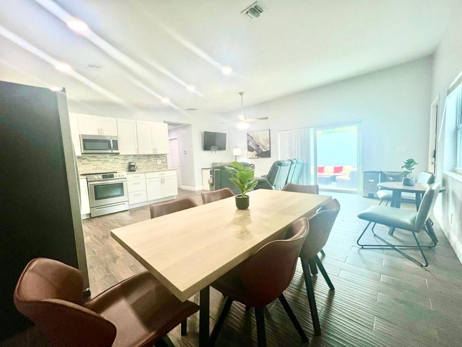 Spacious Convenient 2/2, Perfect For Groups In Wpb Apartment West Palm Beach