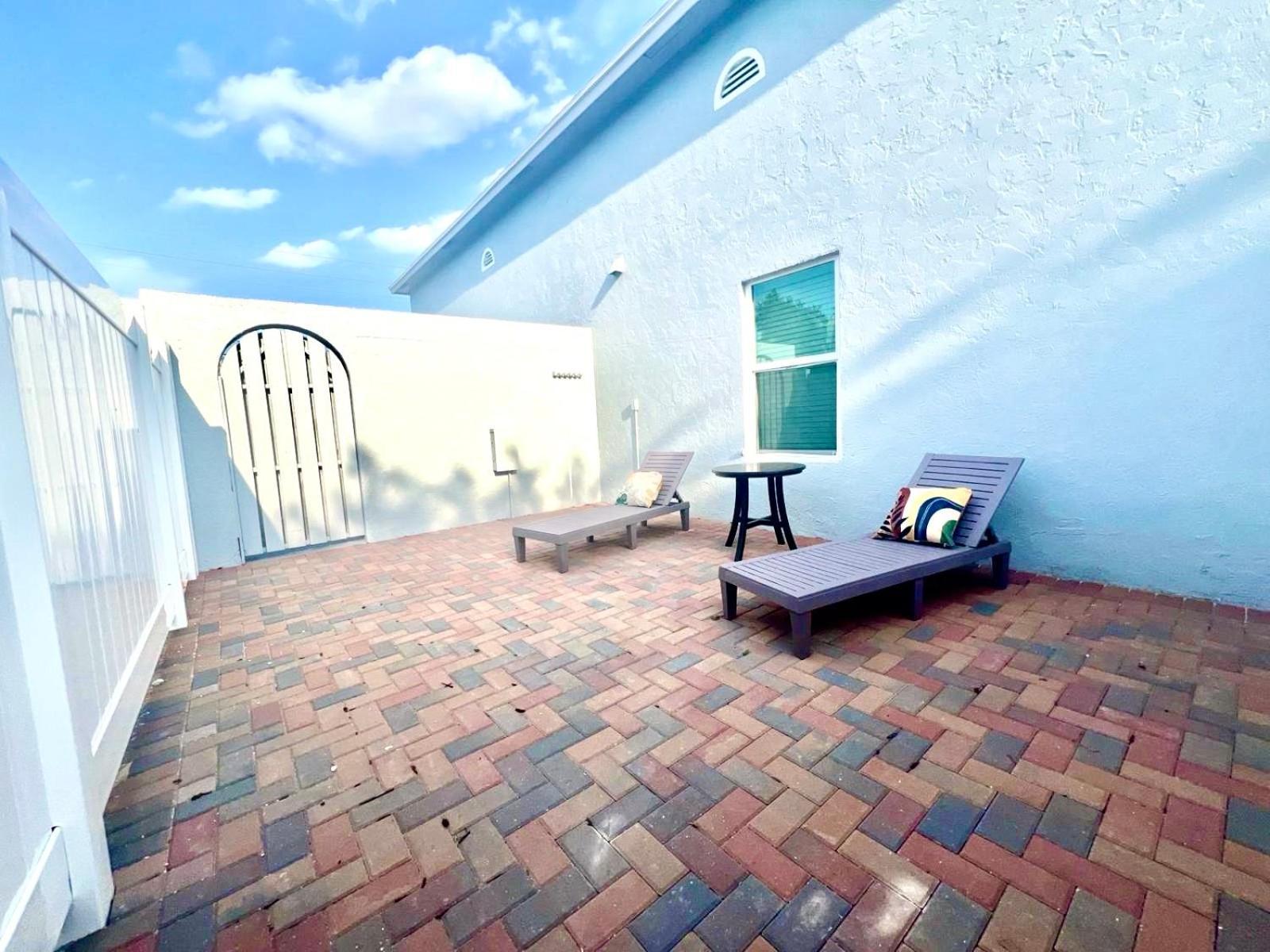 Apartment Spacious Convenient 2/2, Perfect For Groups In Wpb