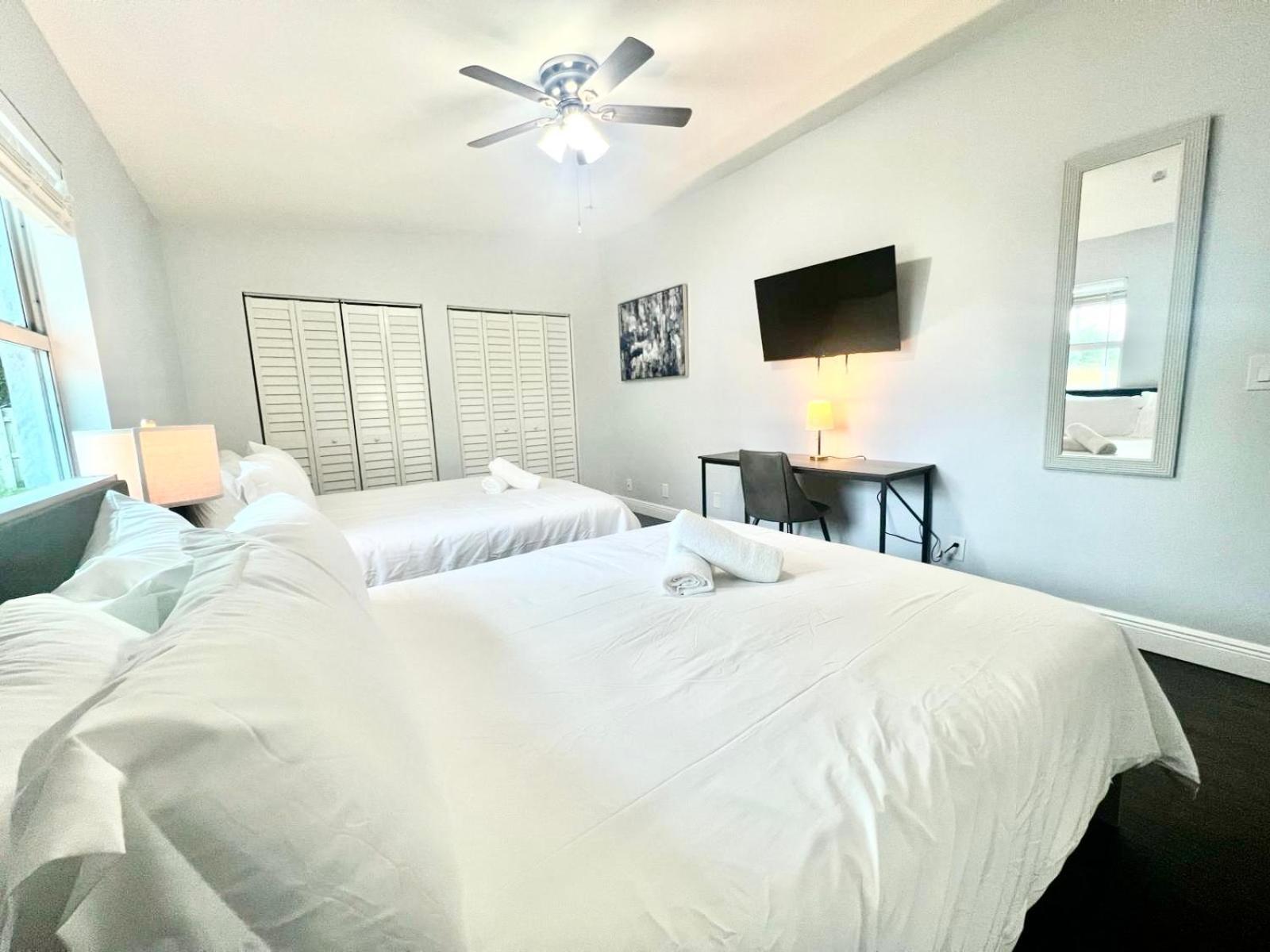 Spacious Convenient 2/2, Perfect For Groups In Wpb West Palm Beach
