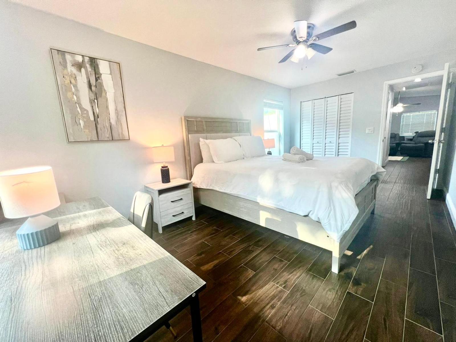 Apartment Spacious Convenient 2/2, Perfect For Groups In Wpb