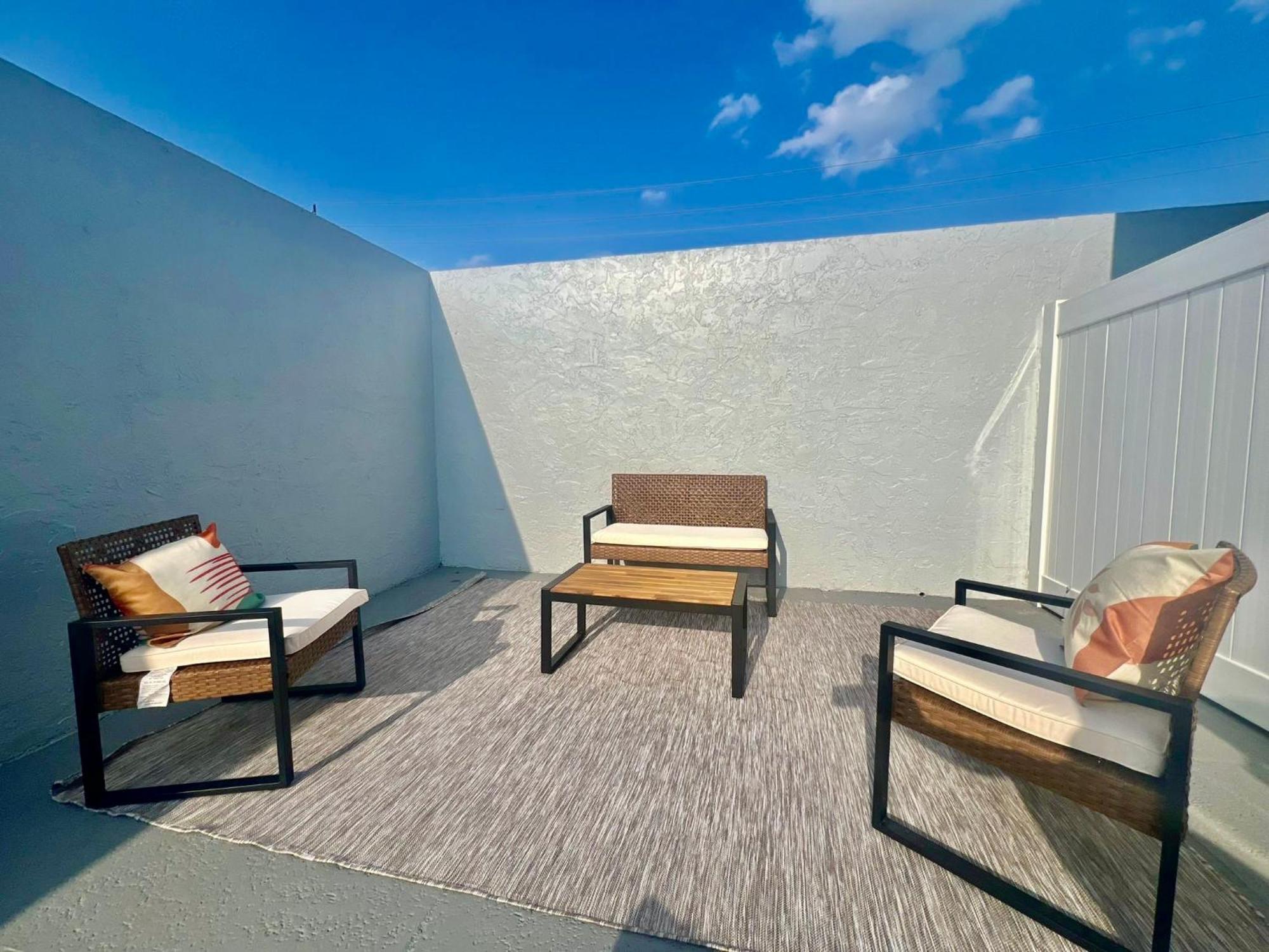 Spacious Convenient 2/2, Perfect For Groups In Wpb *