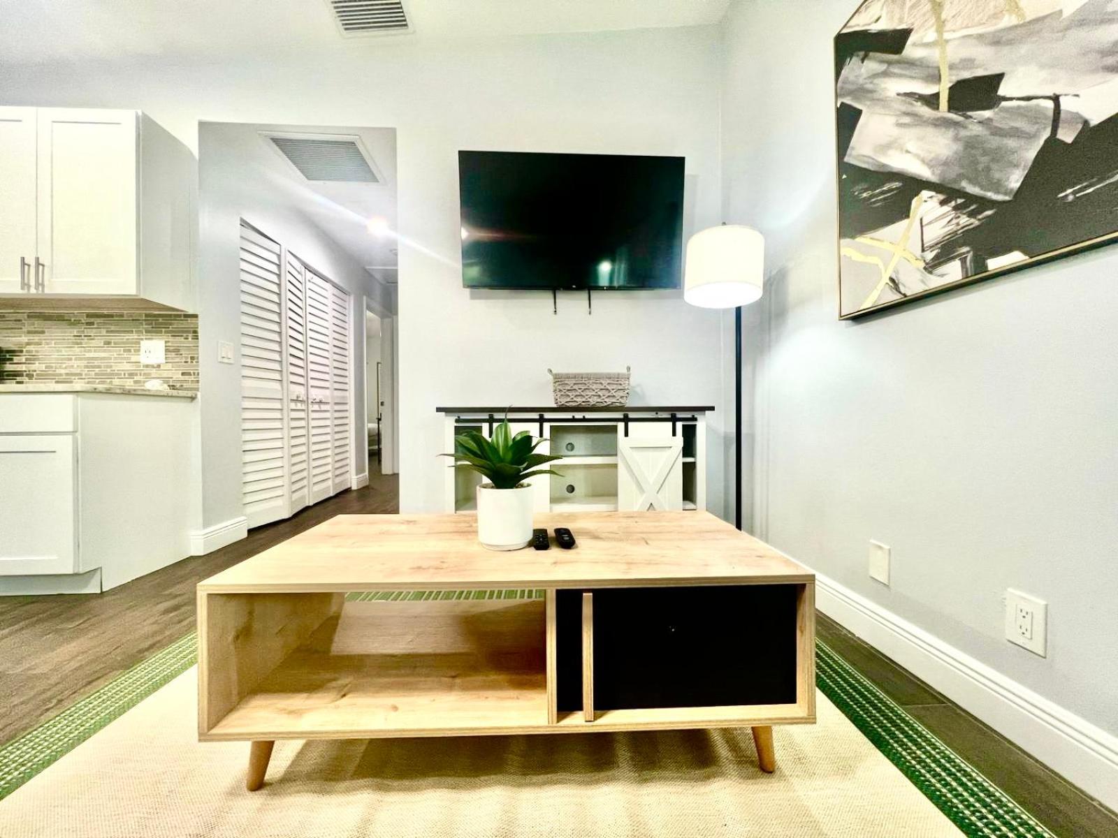 Spacious Convenient 2/2, Perfect For Groups In Wpb * West Palm Beach