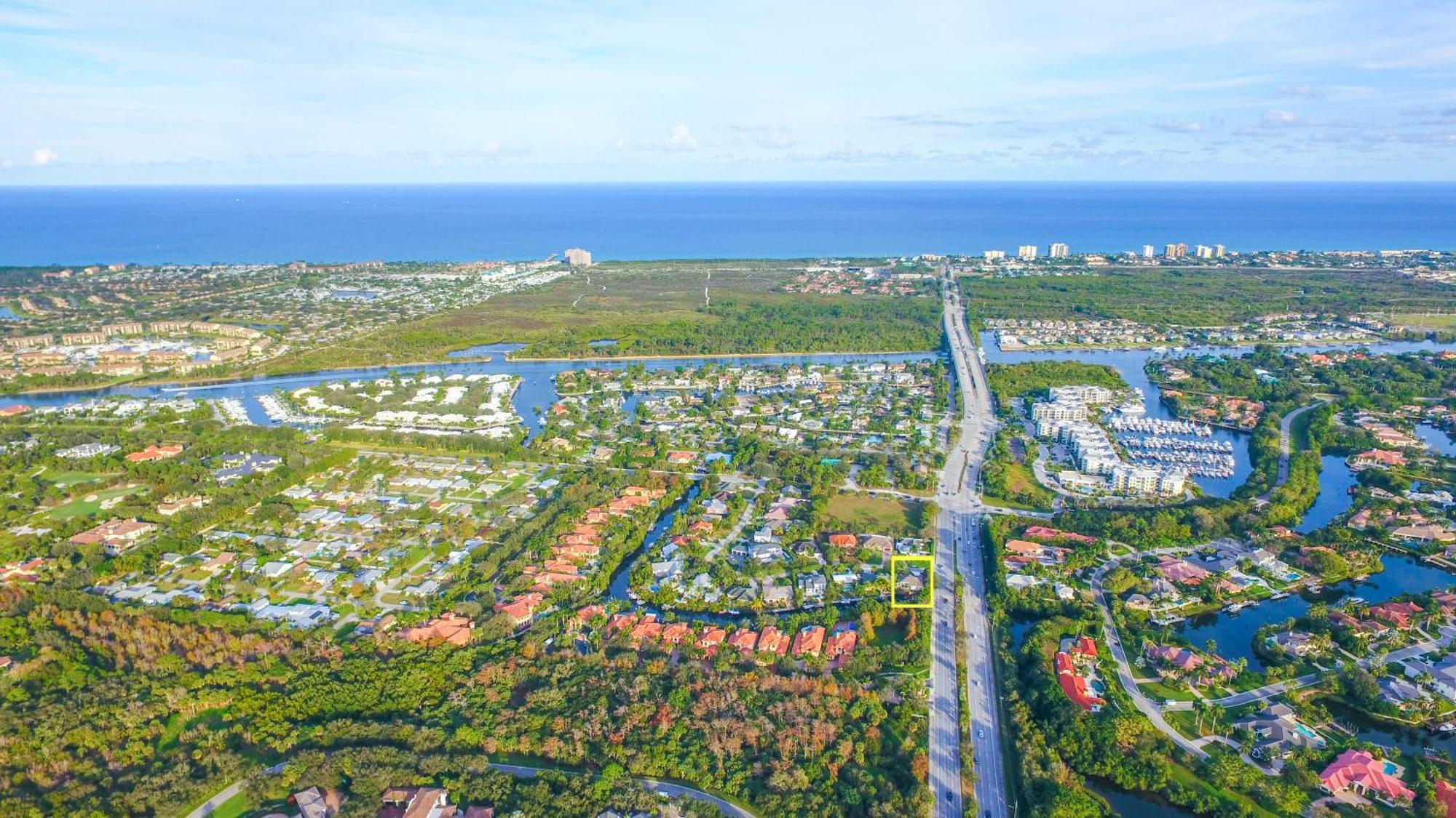 Luxury Modern Waterfront House In Location! King Bed & Close To Holiday home