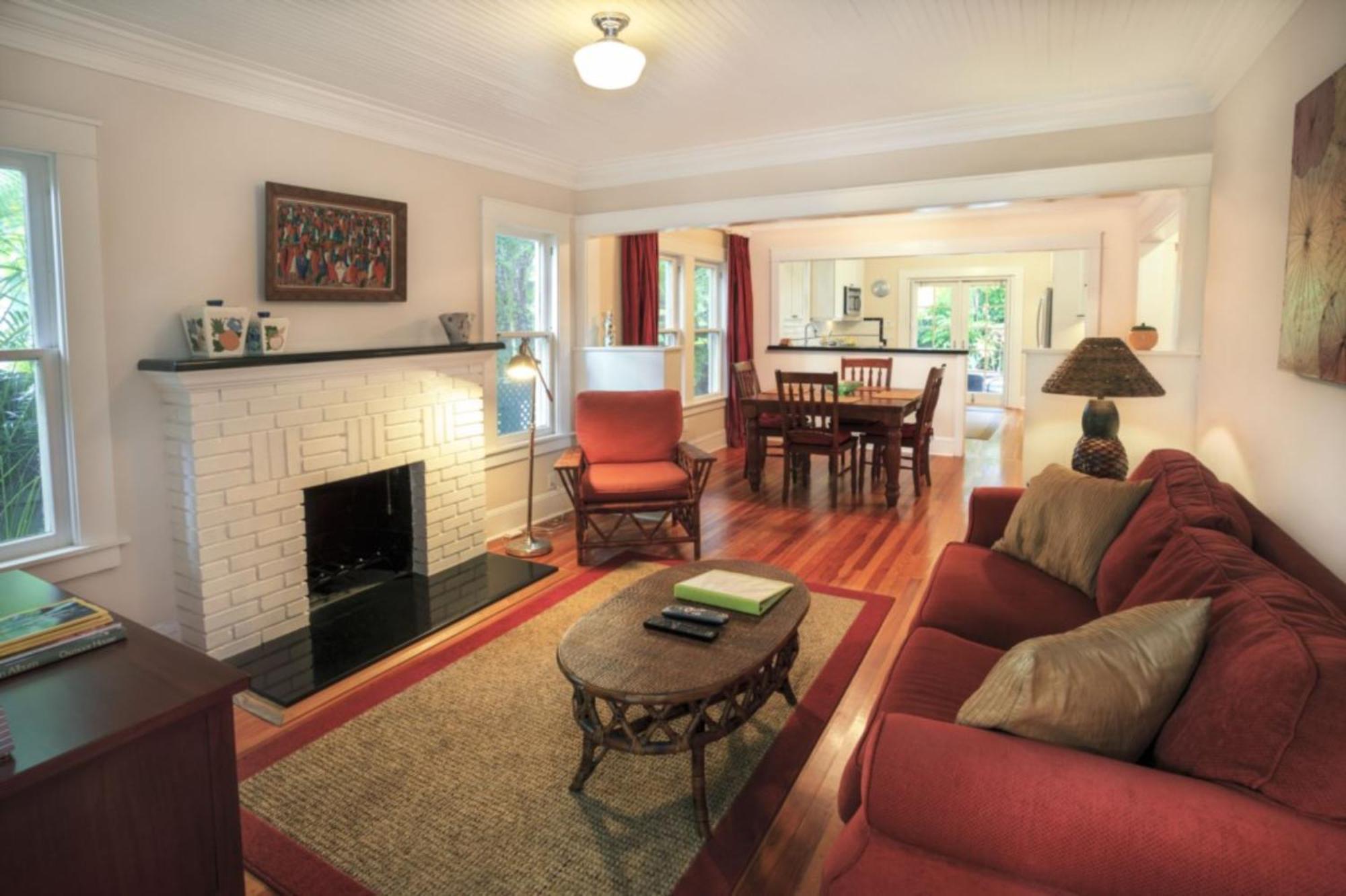 Mango Haus 2bd 2ba Private Pool And Parking Holiday home