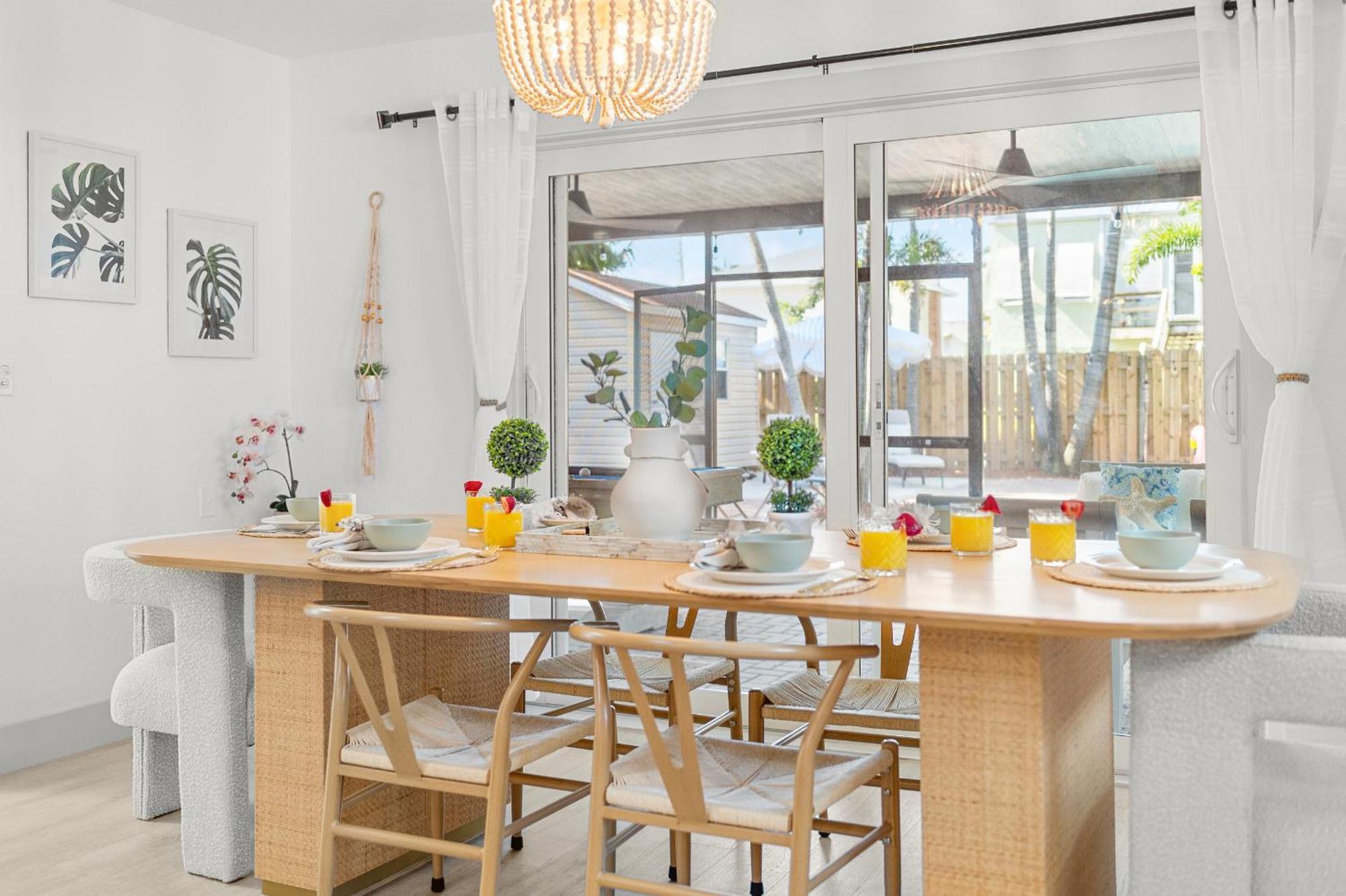 Bohemian Retreat-heated Pool, Jacuzzi & Pool Table Holiday home West Palm Beach