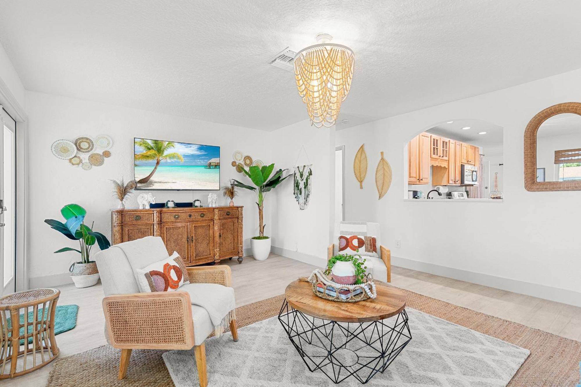 Holiday home Bohemian Retreat-heated Pool, Jacuzzi & Pool Table West Palm Beach